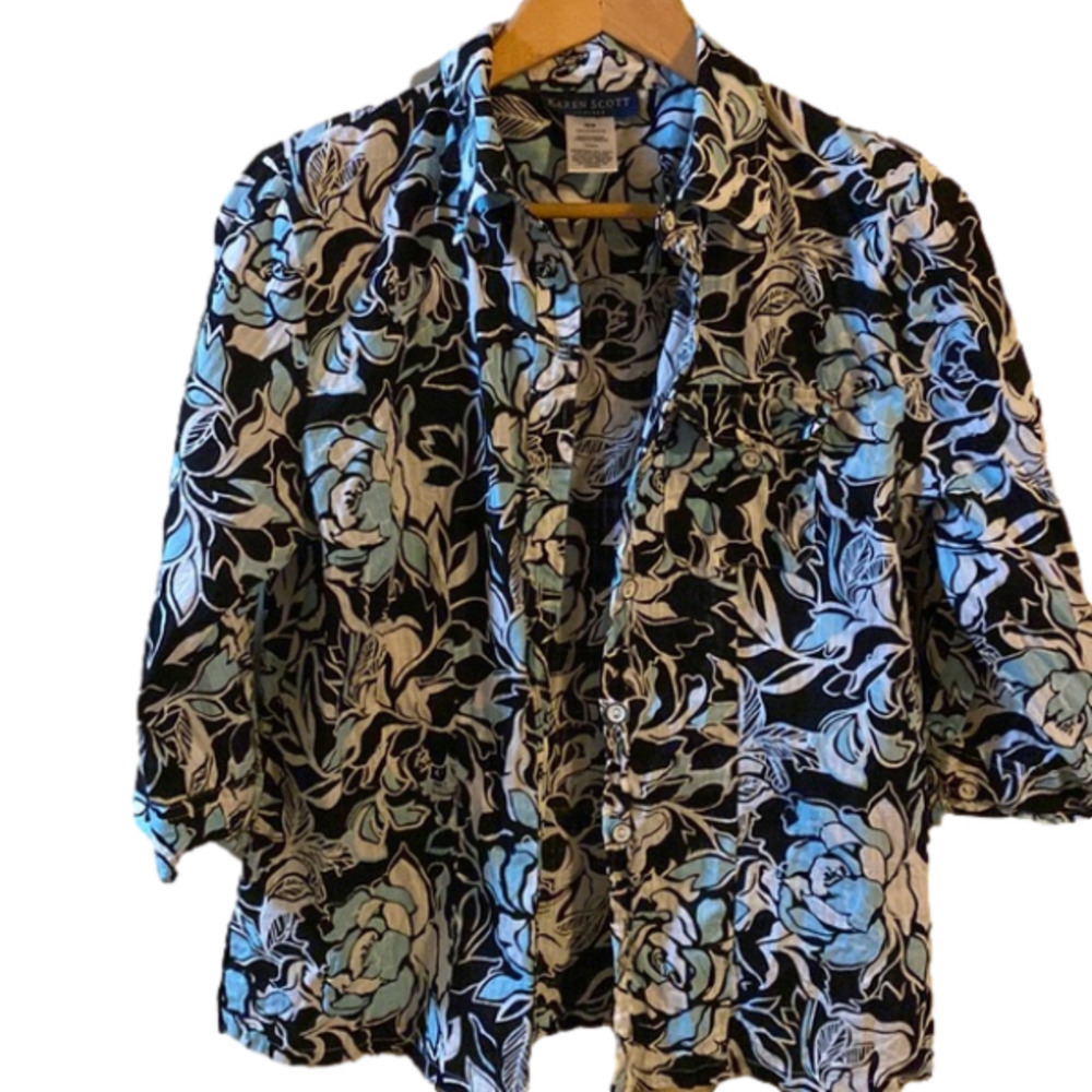 🎈$5 Find! Karen Scott. Floral blue shirt.